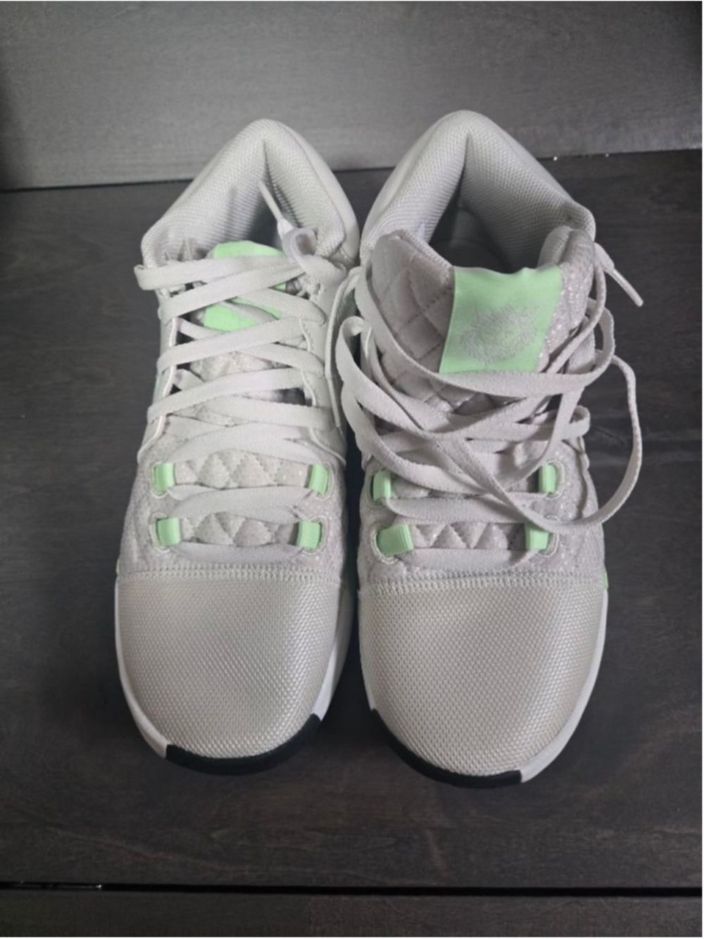 Women's Nike LeBron Witness VIII Grey Green Athletic Shoes 8.5